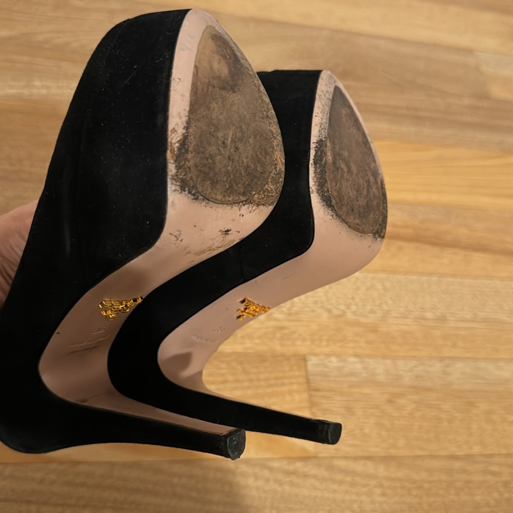 Black suede PRADA platform pump - Picture 6 of 6